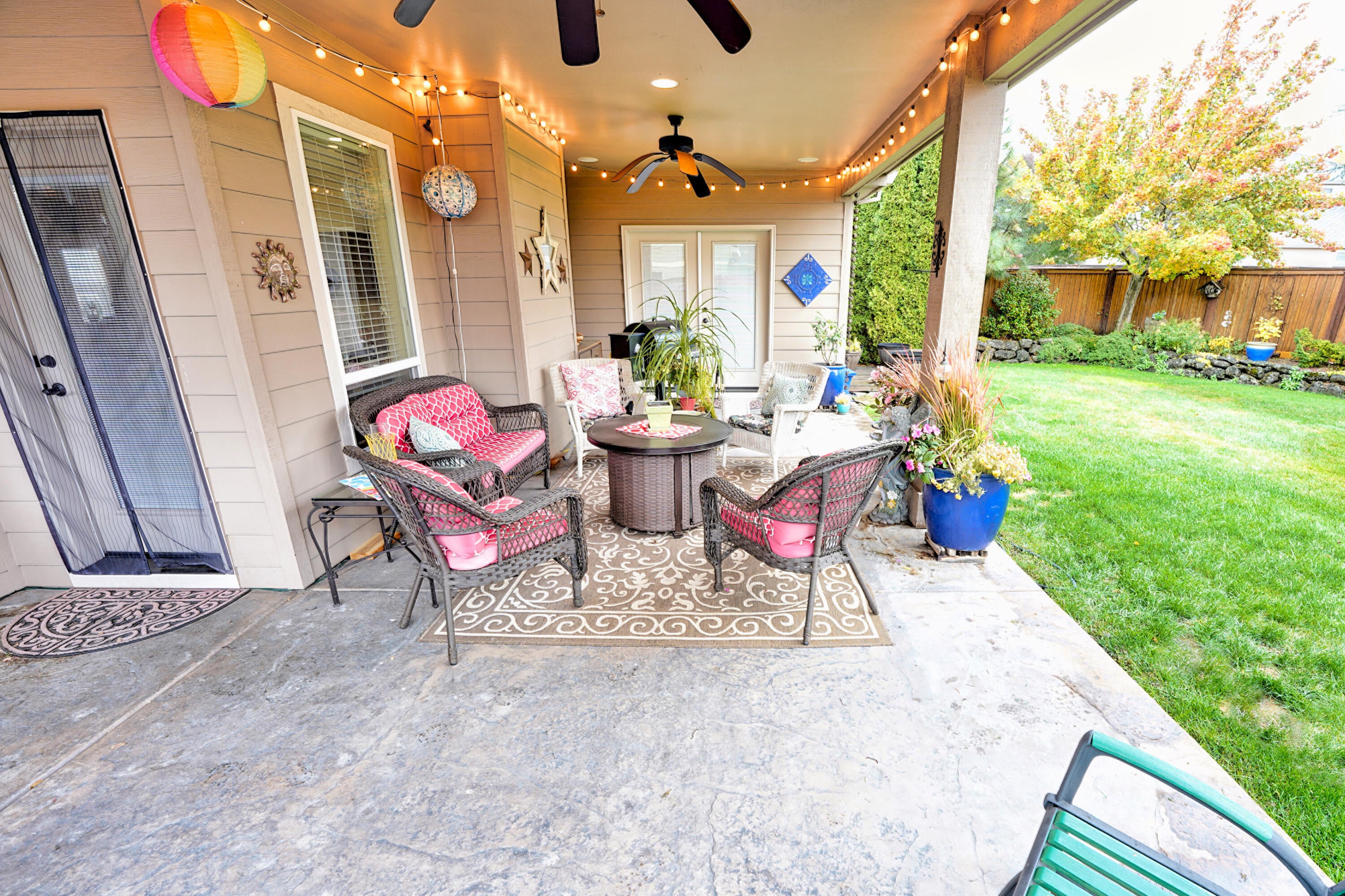 2154 Rabun Way Central Point, OR 97502 - Photo 16 of 39 Back Patio