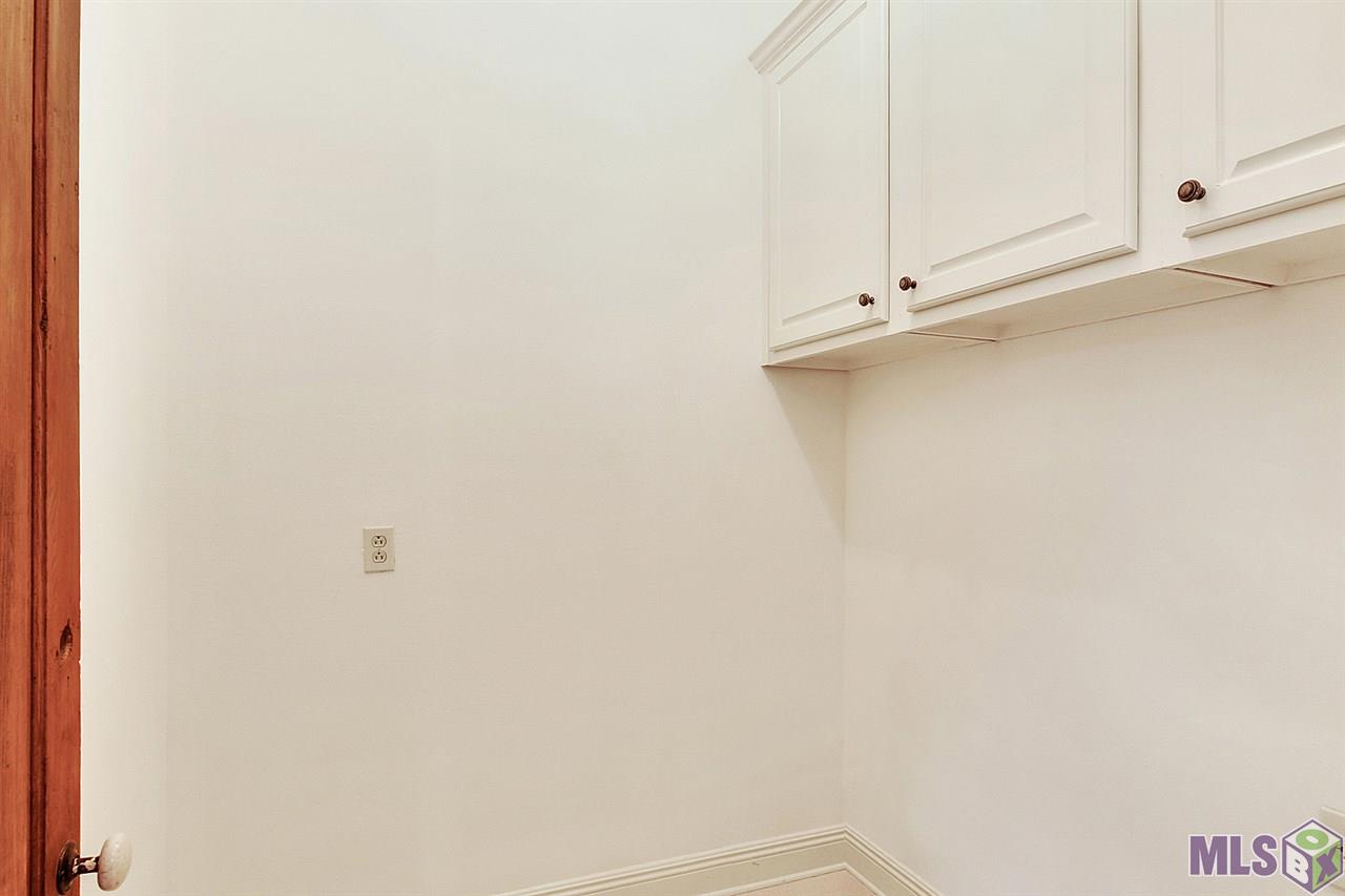 8016 Walden Road Baton Rouge, LA 70808 - Photo 18 of 19 Downstairs utility room