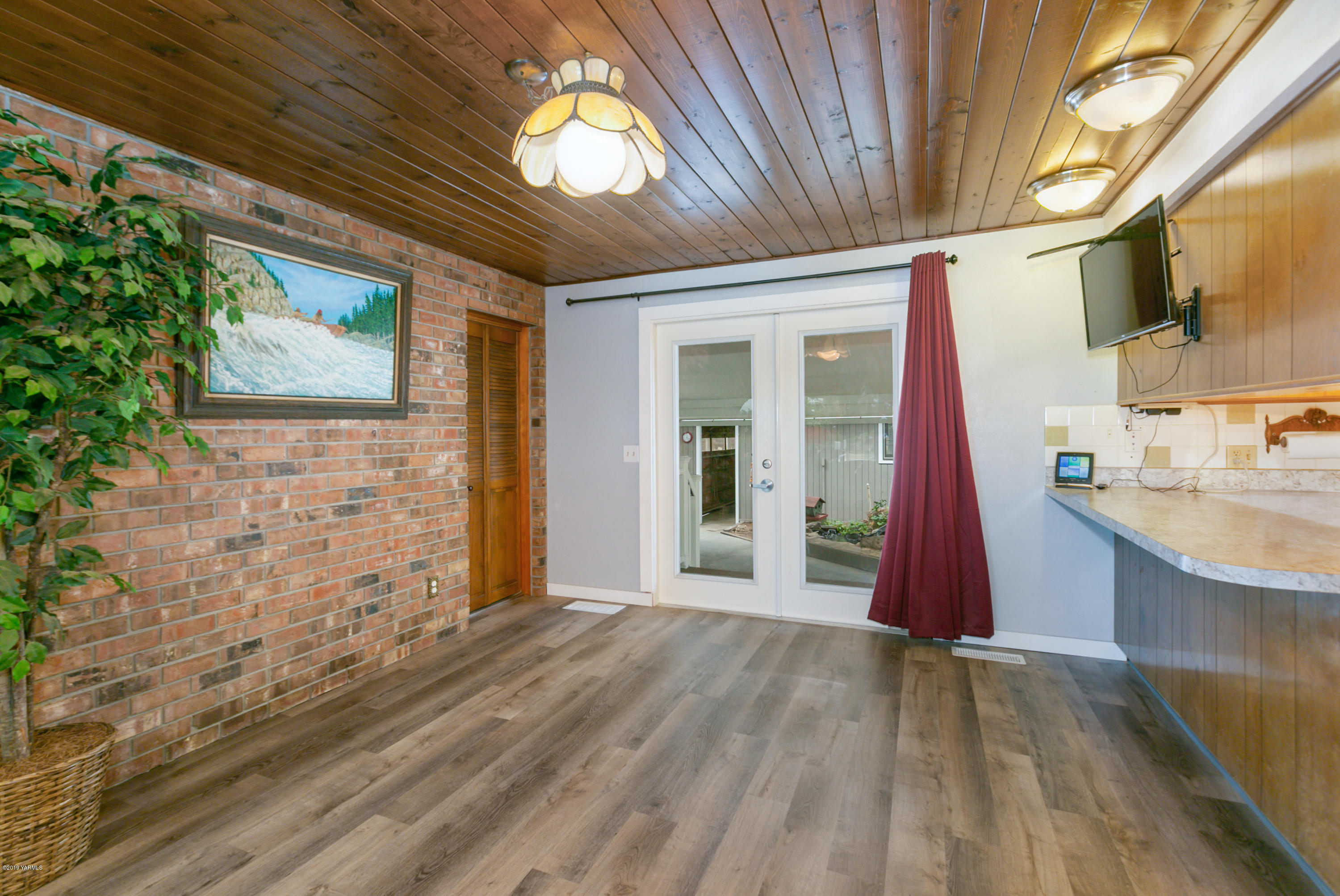1608 Ahtanum Road Union Gap, WA 98903 - Photo 5 of 18 a view of a hallway with wooden floor and a sink