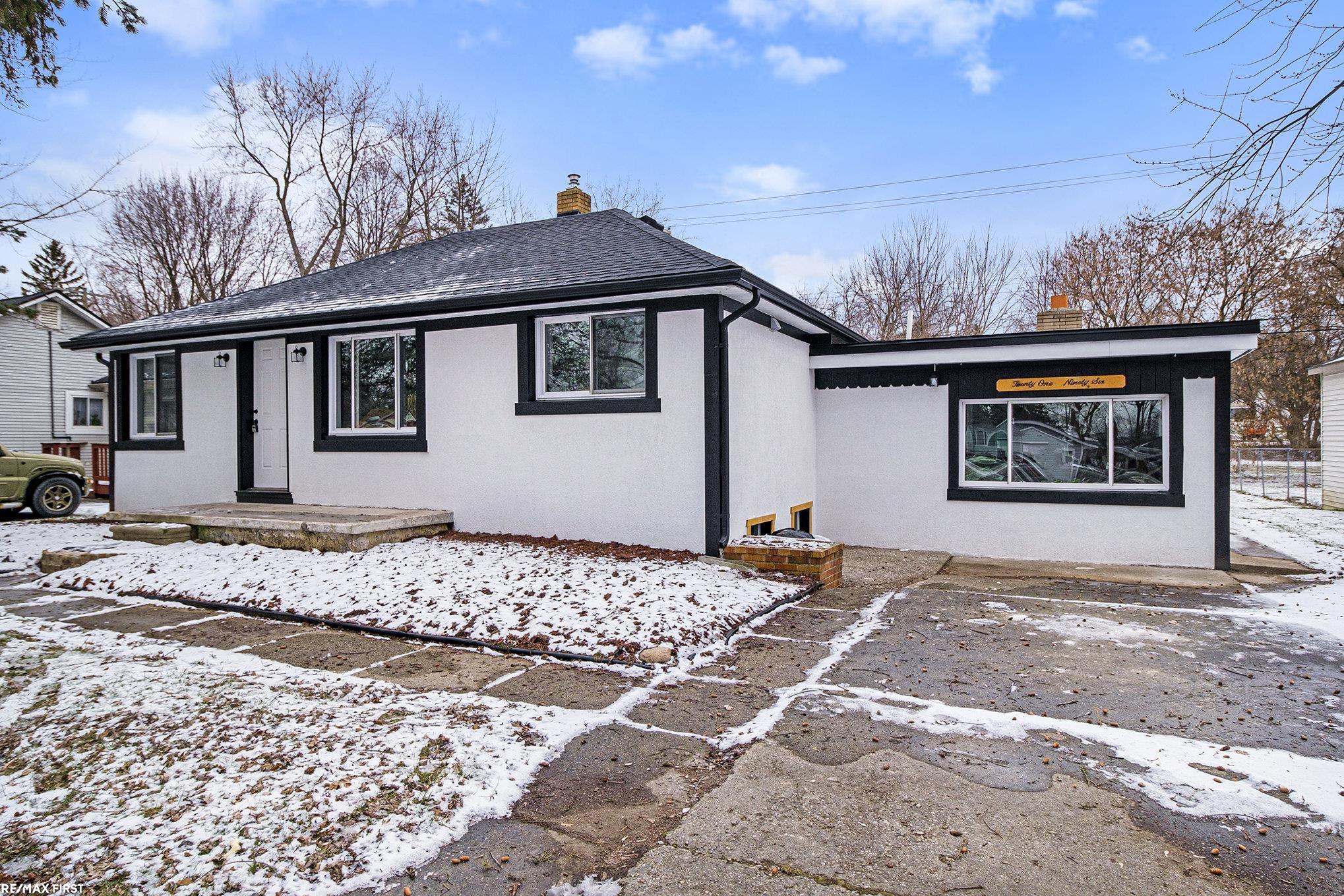 2196 Allerton Road Auburn Hills, MI 48326 - Photo 2 of 25 50133741-6840ffd4-395f-4cff-84fe-e0a66b76aa90.JPG