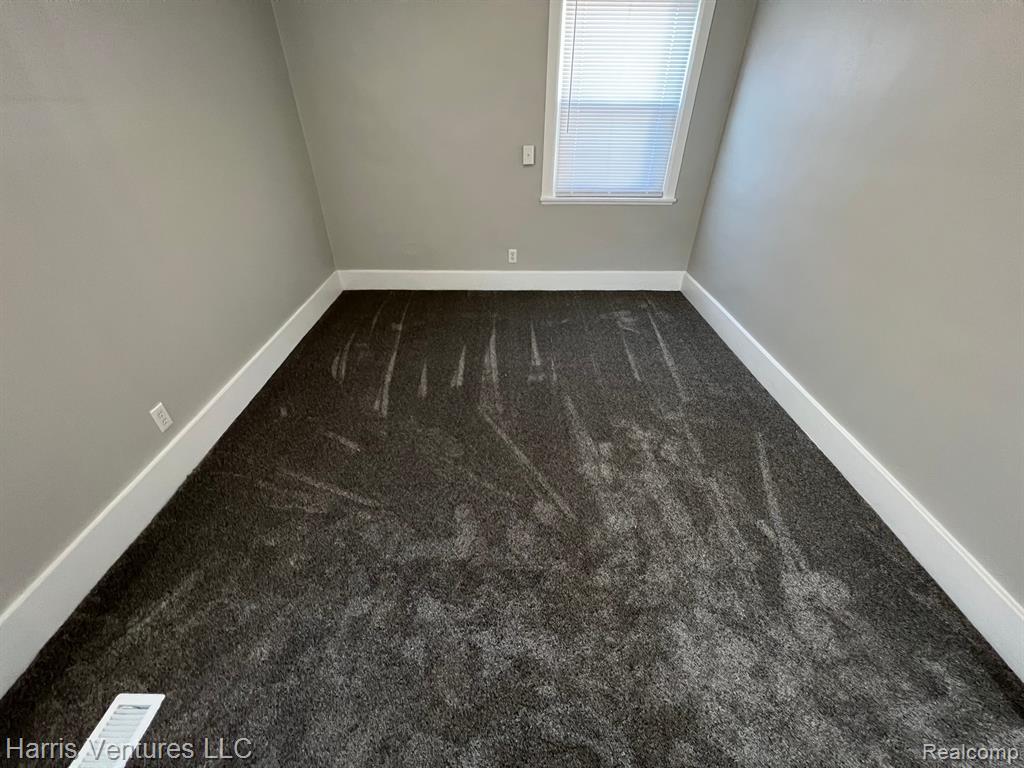 19183 Rolandale Street Grosse Pointe, MI 48236 - Photo 19 of 31