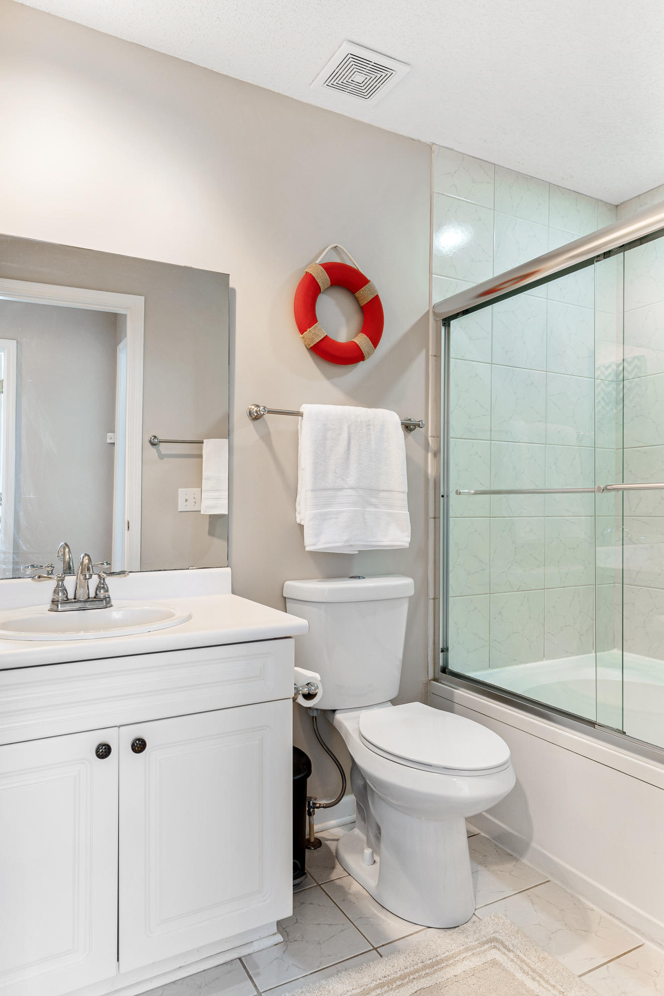3045 Queensgate Way Mount Pleasant, SC 29466 - Photo 13 of 21 Upstairs Full Bath