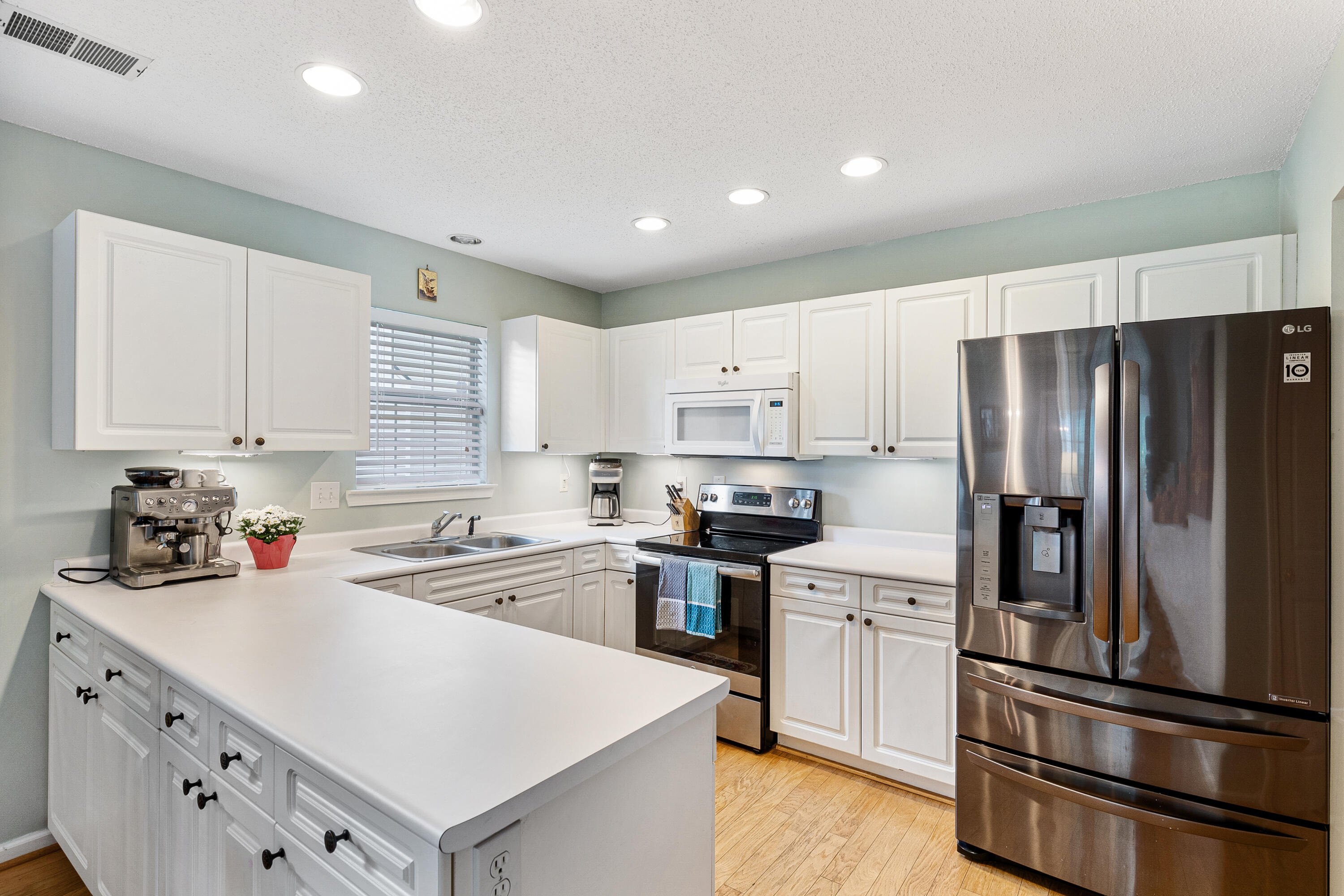 3045 Queensgate Way Mount Pleasant, SC 29466 - Photo 5 of 21 Kitchen