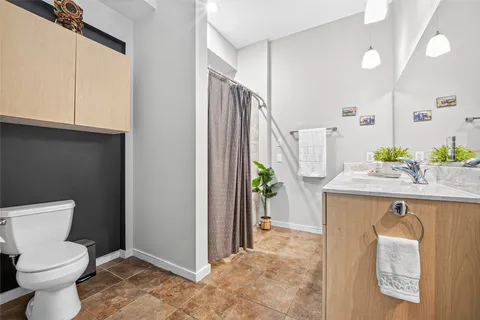 $275,000 | 5920 Fairdale Lane, Unit 10, Houston, TX 77057