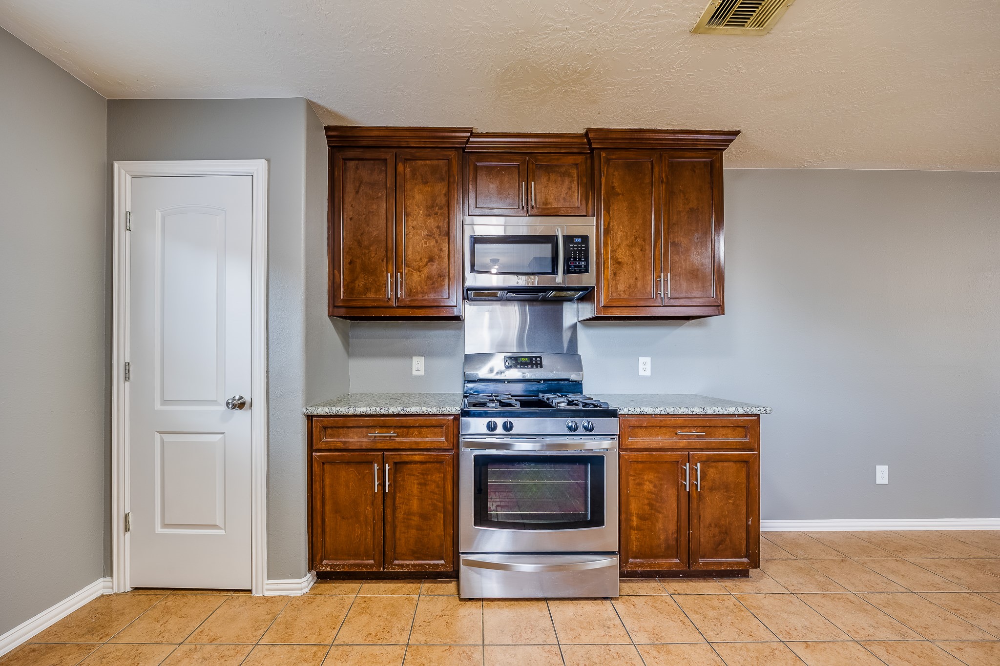 21927 Octavia Way Houston, TX 77073 - Photo 14 of 28 Kitchen with a spacious pantry, providing ample storage for groceries, cookware, and convenient organization.