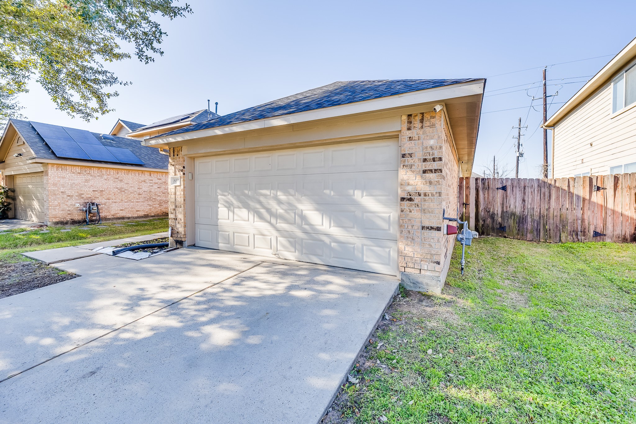 21927 Octavia Way Houston, TX 77073 - Photo 7 of 28 Double-wide driveway providing ample parking space, easy access, and added convenience for multiple vehicles or guests.