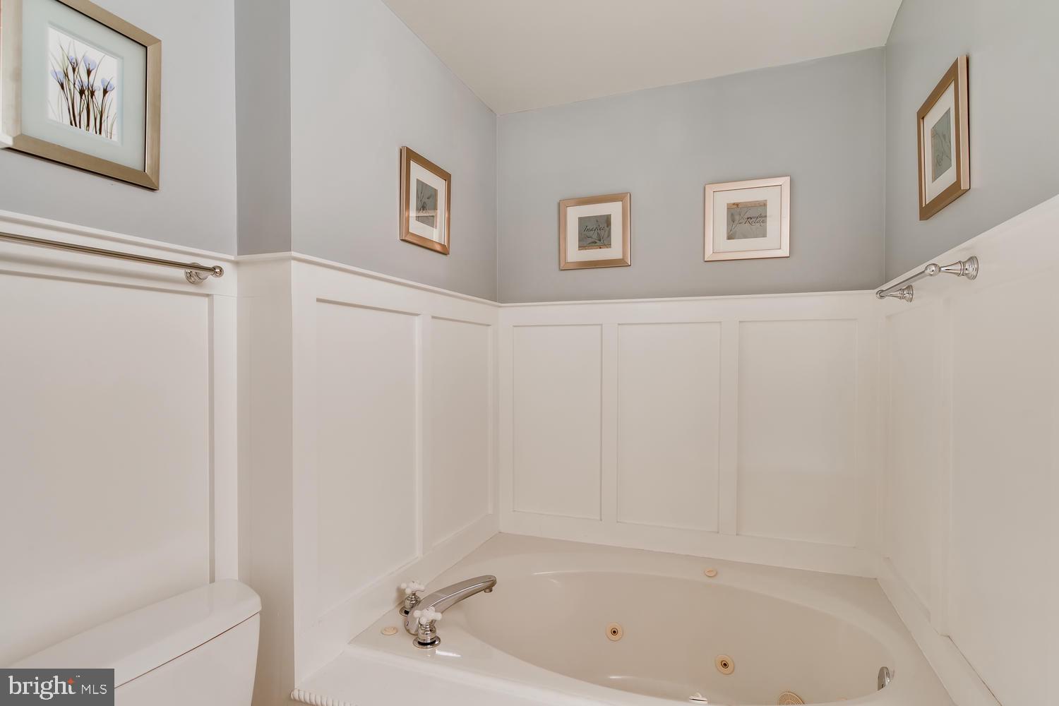 100 Harborview Drive, Unit 612 Baltimore, MD 21230 - Photo 12 of 41 Attached Master Bath