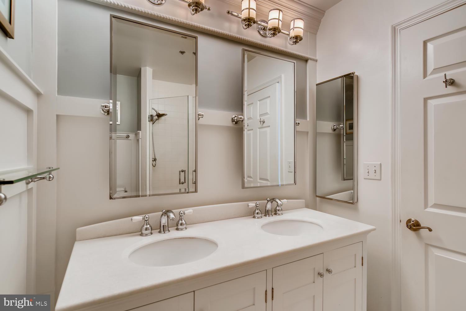 100 Harborview Drive, Unit 612 Baltimore, MD 21230 - Photo 13 of 41 Master Bathroom w/Impressive Upgrades
