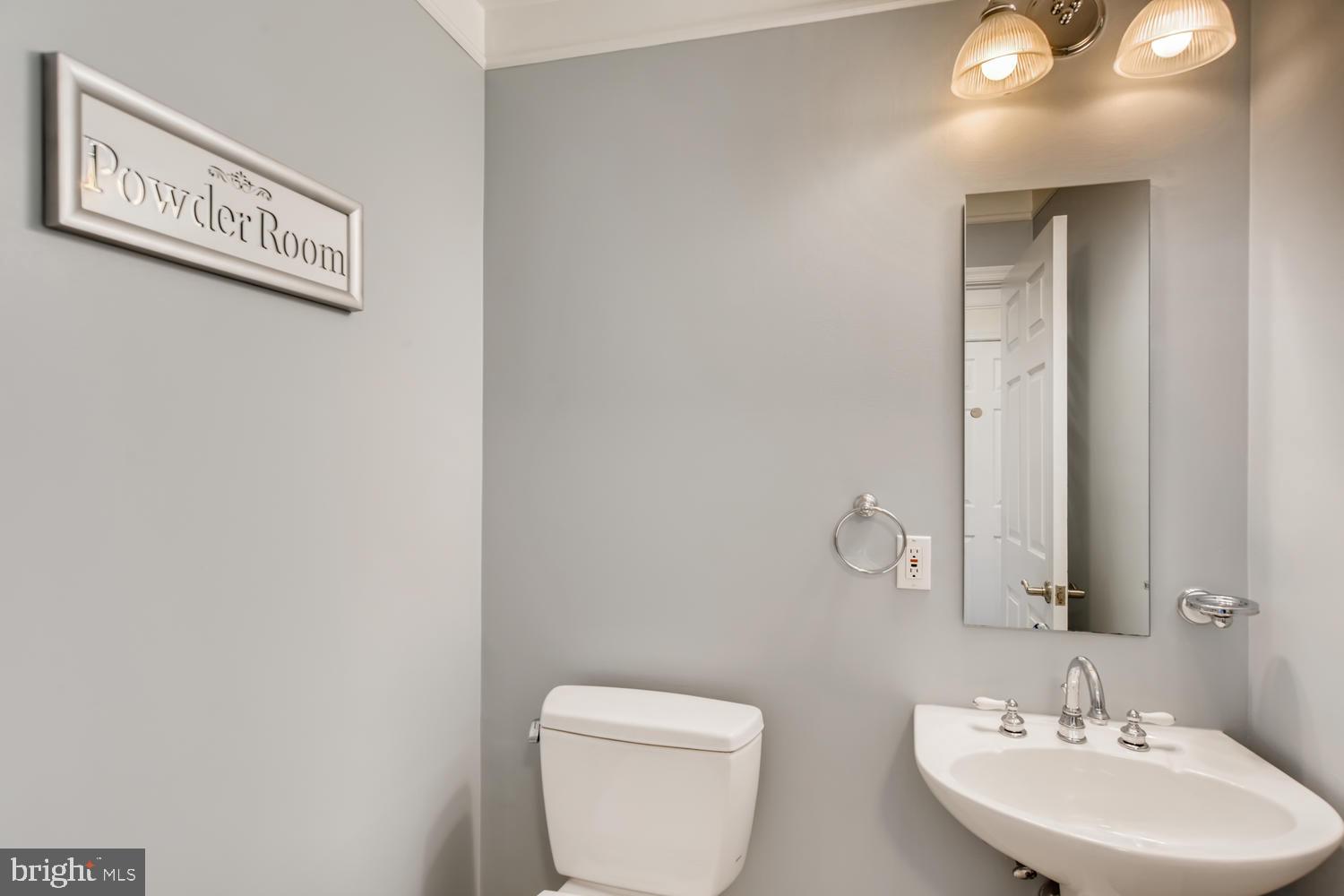 100 Harborview Drive, Unit 612 Baltimore, MD 21230 - Photo 20 of 41 Powder Room w/Toto Toilet