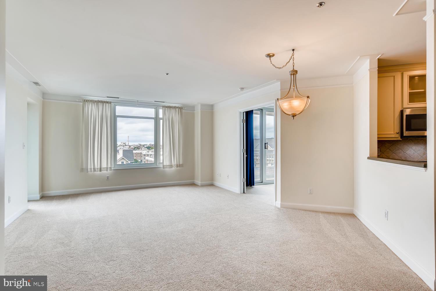 100 Harborview Drive, Unit 612 Baltimore, MD 21230 - Photo 3 of 41 Spacious Combined Living/Dining Space