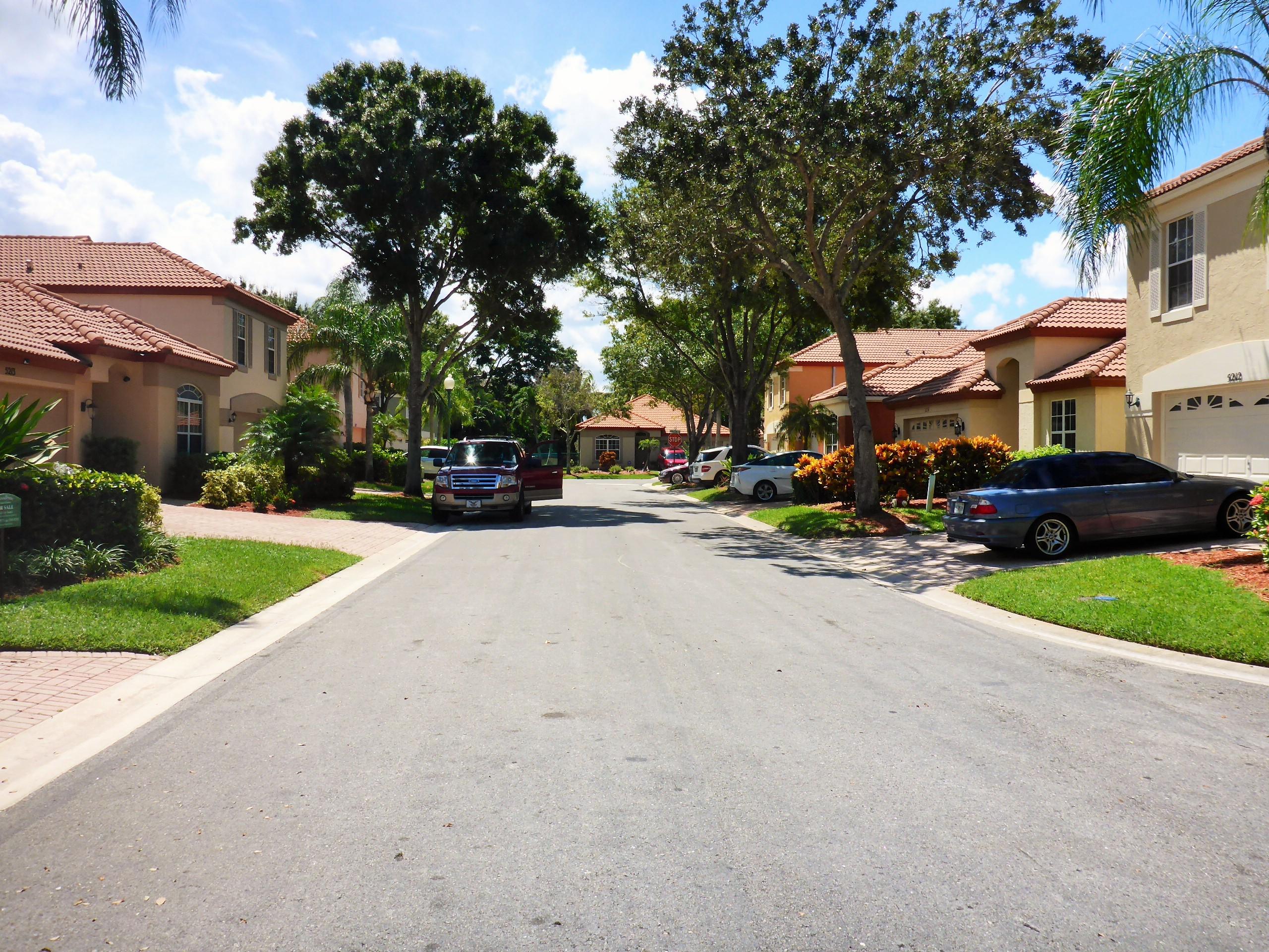 5211 Edenwood Road Riviera Beach, FL 33418 - Photo 3 of 59 P1020110