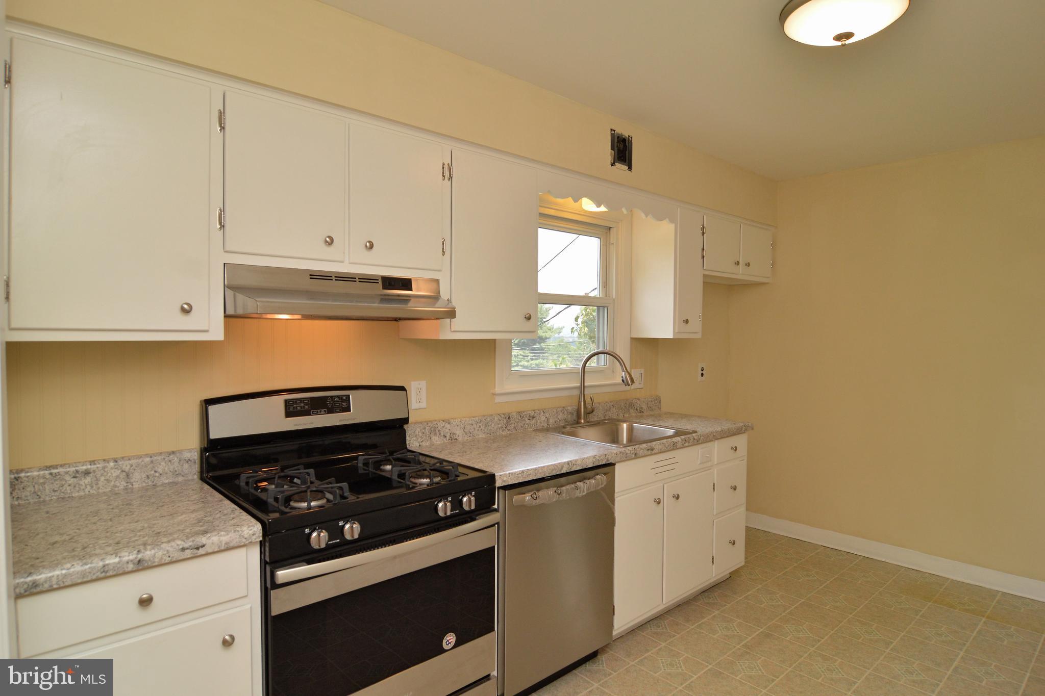 316 South Miller Street Reading, PA 19607 - Photo 8 of 35
