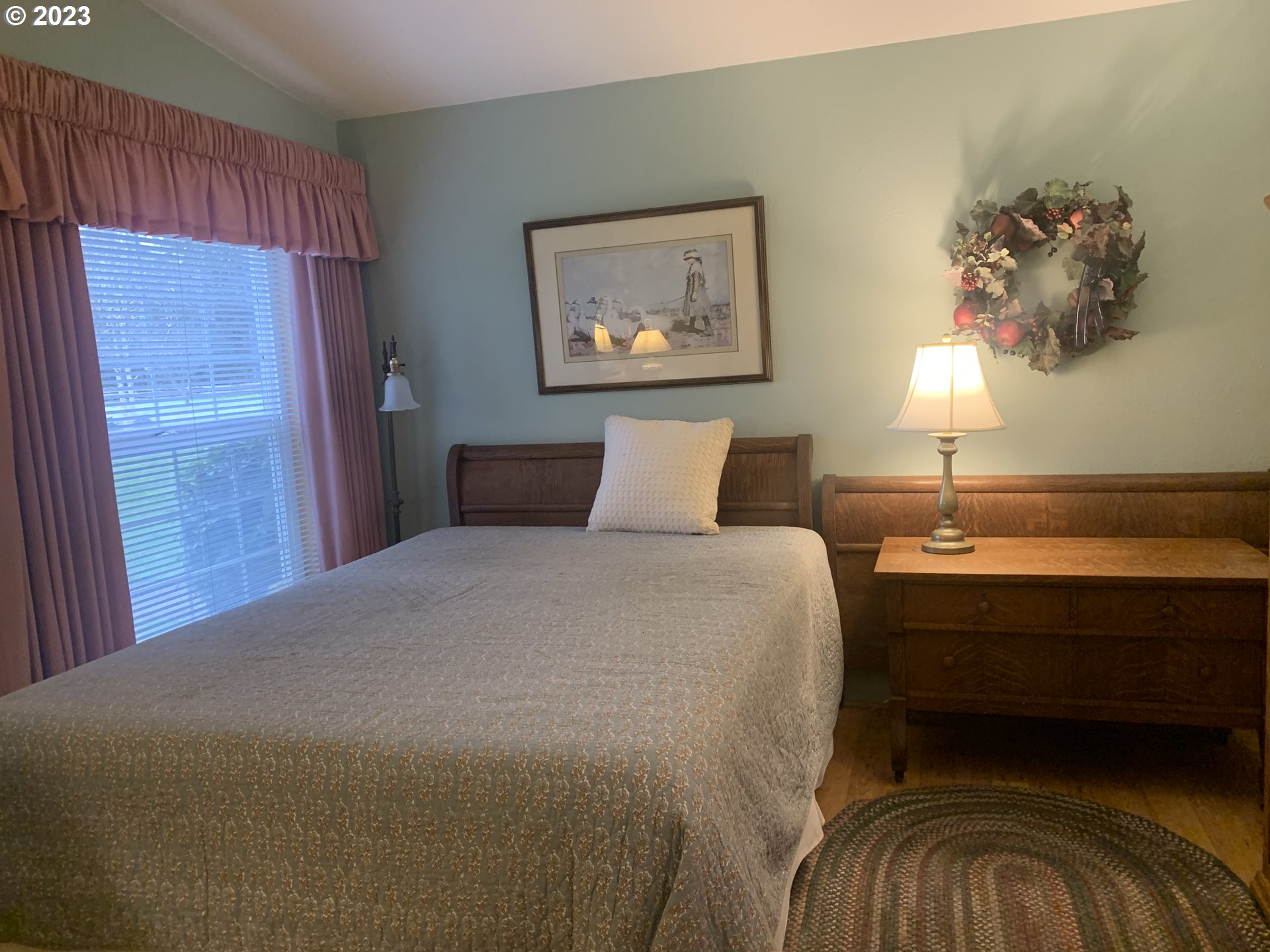 36934 Wheeler Road Pleasant Hill, OR 97455 - Photo 11 of 31 a bedroom with a bed and a lamp