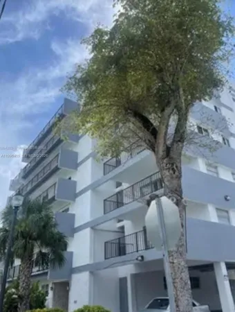 $2,650 | 16508 Northeast 26th Avenue, Unit 303, North Miami Beach, FL 33160