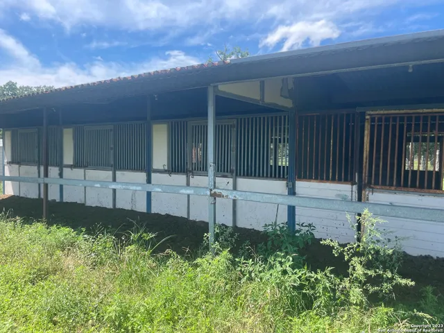 $275,000 | 1130 Blacksmith Row, Weimar, TX 78962