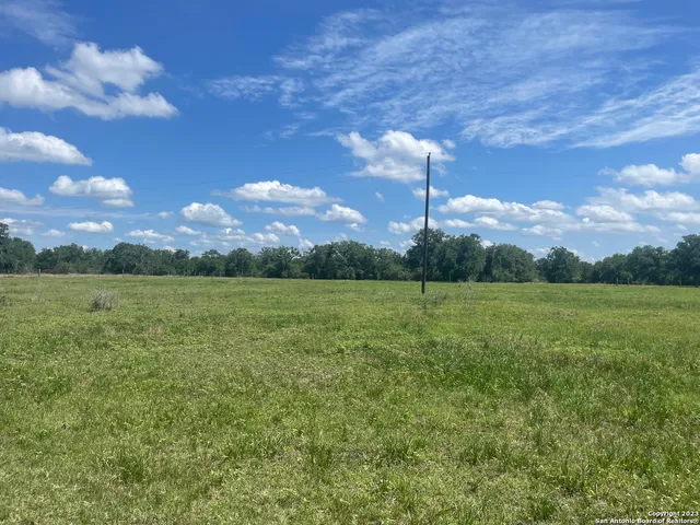 $275,000 | 1130 Blacksmith Row, Weimar, TX 78962