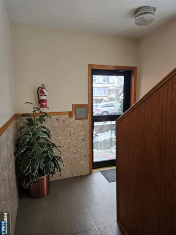 a view of a livingroom with closet