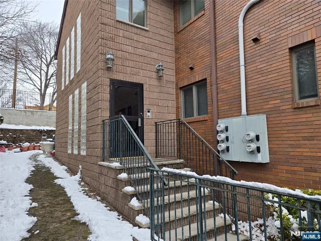 $2,300 | 382 Lakeview Avenue, Unit 1, Clifton, NJ 07011