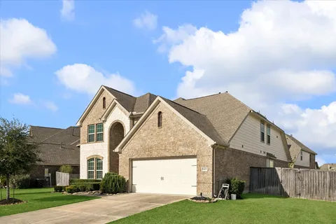 $660,000 | 2423 Flowering Brook Lane, Sugar Land, TX 77479