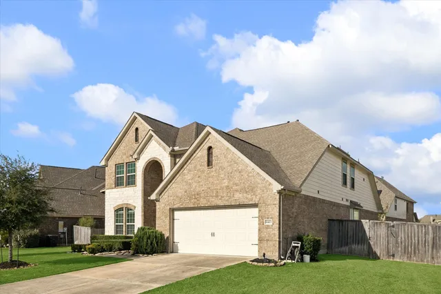 $660,000 | 2423 Flowering Brook Lane, Sugar Land, TX 77479