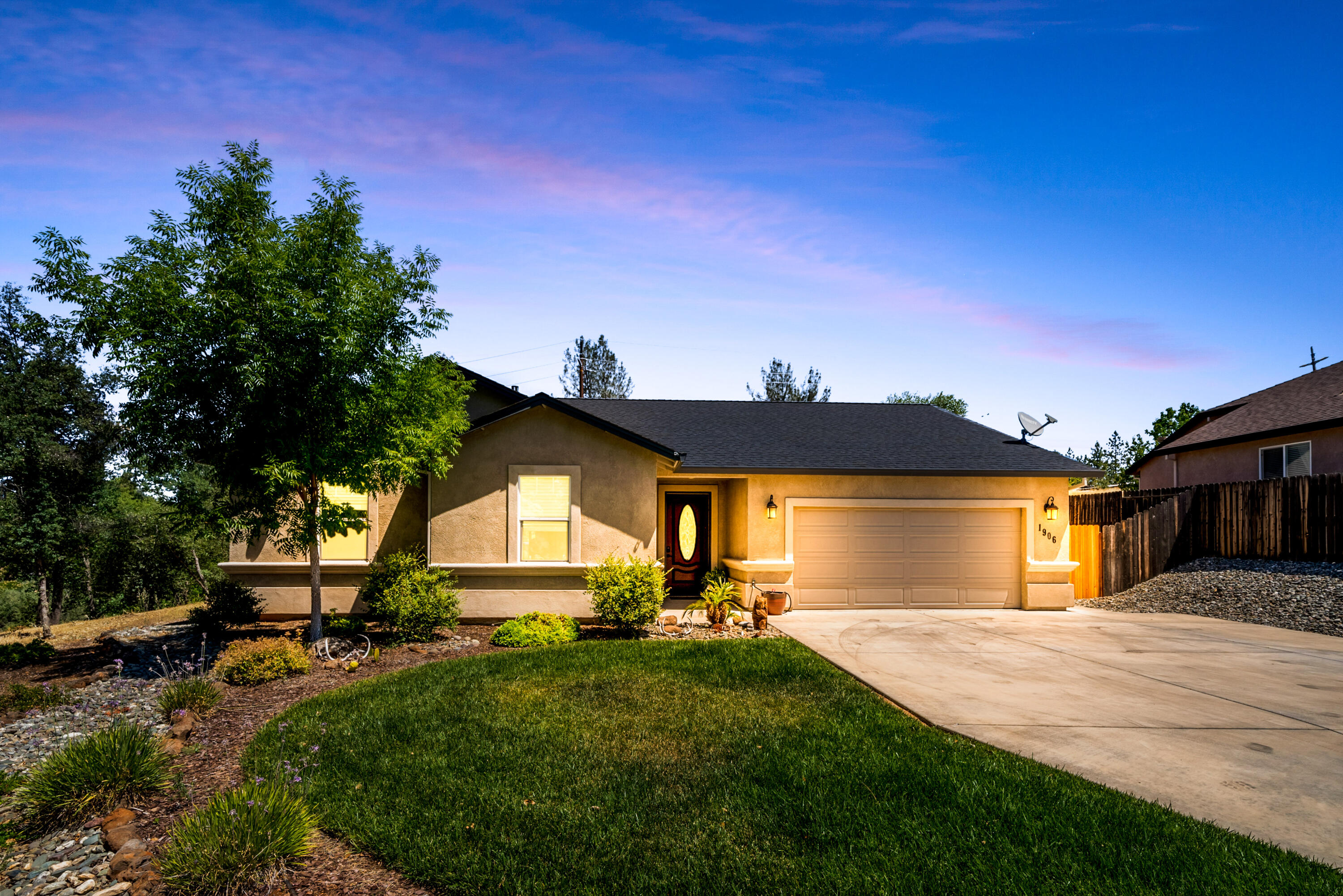 1906 Tarmac Road Redding, CA 96003 - Photo 3 of 48 HARRISONM-17