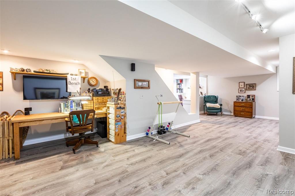 861 Augusta Drive Rochester Hills, MI 48309 - Photo 26 of 37