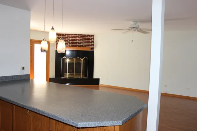 $324,900 | 13537 Latrobe Avenue, Unit 7, Crestwood, IL 60418