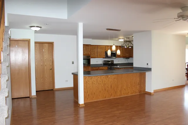 $324,900 | 13537 Latrobe Avenue, Unit 7, Crestwood, IL 60418