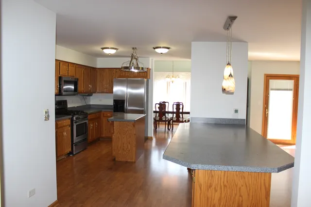 $324,900 | 13537 Latrobe Avenue, Unit 7, Crestwood, IL 60418