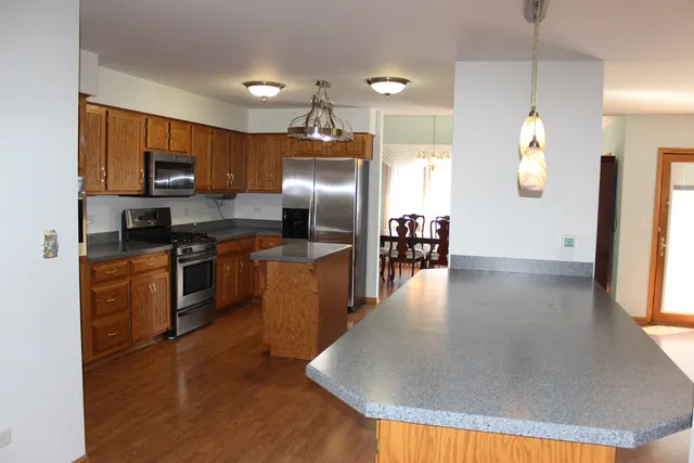 $324,900 | 13537 Latrobe Avenue, Unit 7, Crestwood, IL 60418