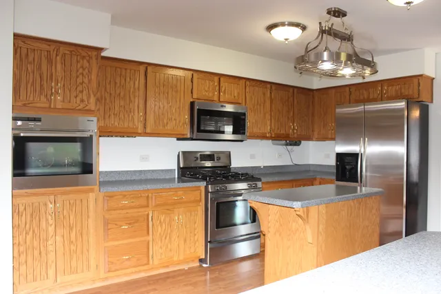 $324,900 | 13537 Latrobe Avenue, Unit 7, Crestwood, IL 60418