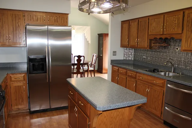 $324,900 | 13537 Latrobe Avenue, Unit 7, Crestwood, IL 60418