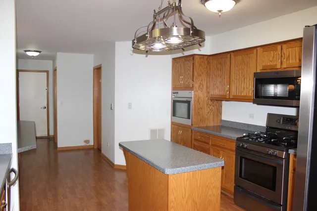 $324,900 | 13537 Latrobe Avenue, Unit 7, Crestwood, IL 60418