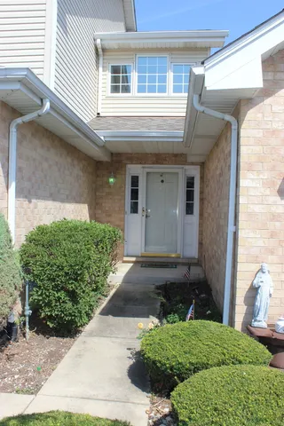 $324,900 | 13537 Latrobe Avenue, Unit 7, Crestwood, IL 60418
