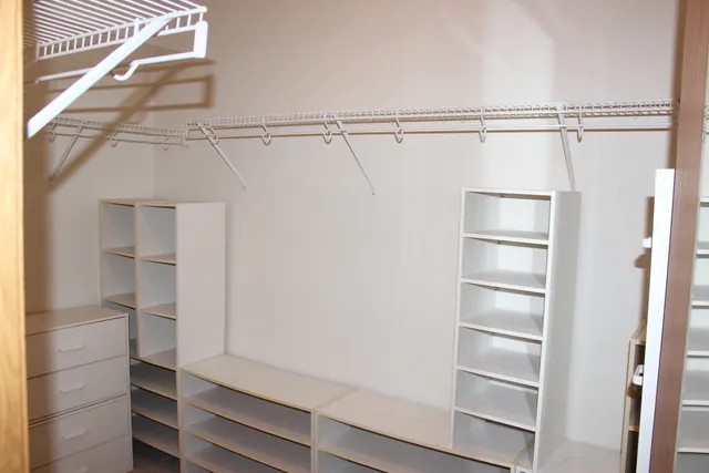 $324,900 | 13537 Latrobe Avenue, Unit 7, Crestwood, IL 60418