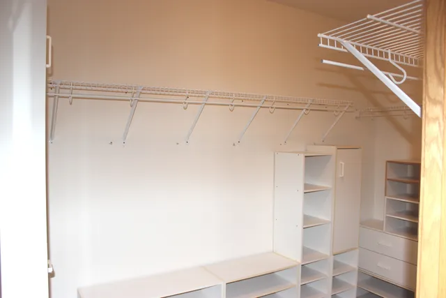 $324,900 | 13537 Latrobe Avenue, Unit 7, Crestwood, IL 60418