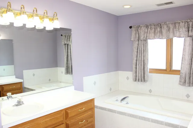 $324,900 | 13537 Latrobe Avenue, Unit 7, Crestwood, IL 60418