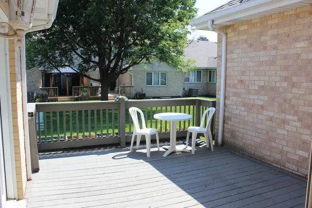 $324,900 | 13537 Latrobe Avenue, Unit 7, Crestwood, IL 60418