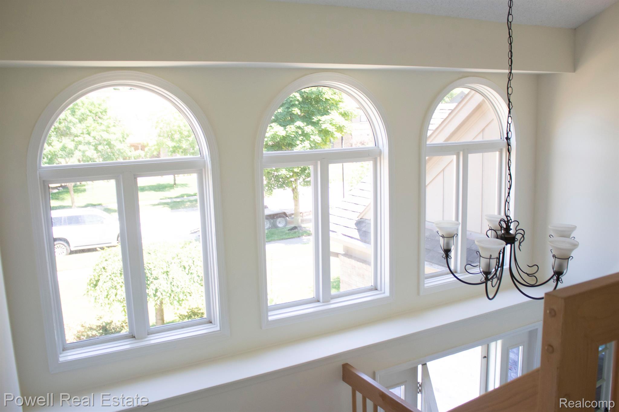 20027 Wayne Road Livonia, MI 48152 - Photo 3 of 40 Plenty of sun light and stylish windows