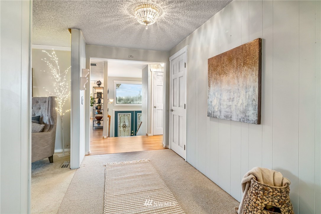 1095 Arrowhead Road Camano Island, WA 98282 - Photo 3 of 37 Gallery Image 3