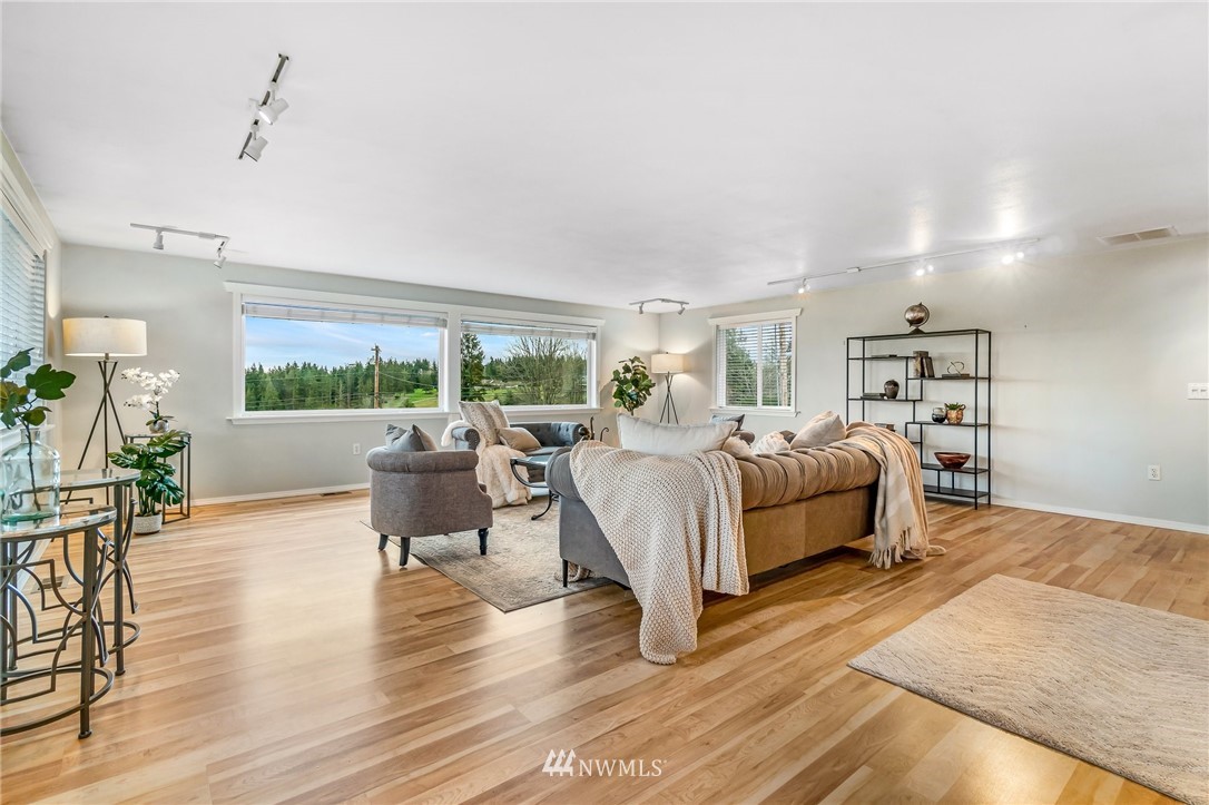 1095 Arrowhead Road Camano Island, WA 98282 - Photo 4 of 37 Gallery Image 4