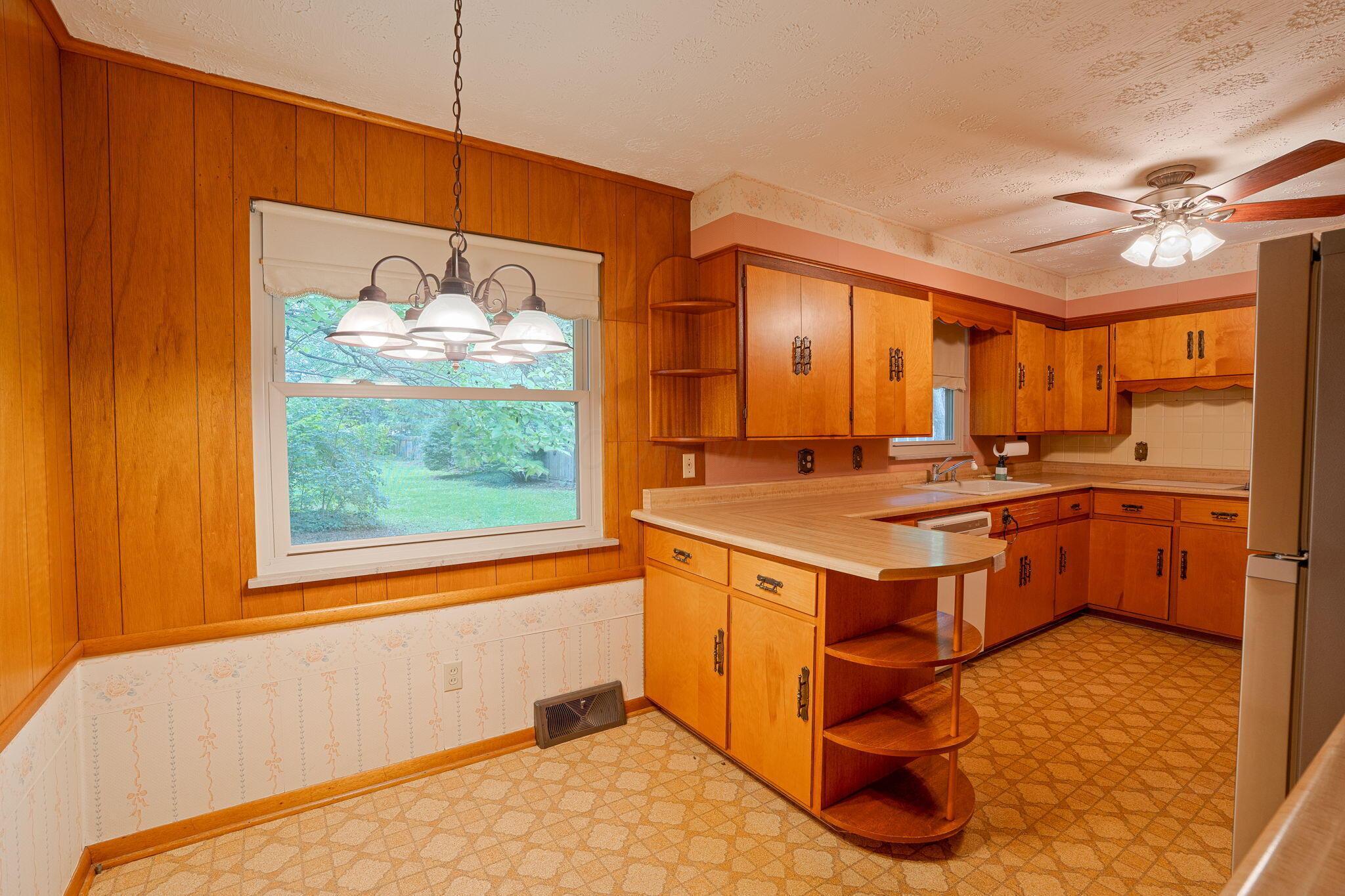 105 Hamilton Road Columbus, OH 43230 - Photo 10 of 35 10-web-or-mls-105 Hamilton Rd - 10