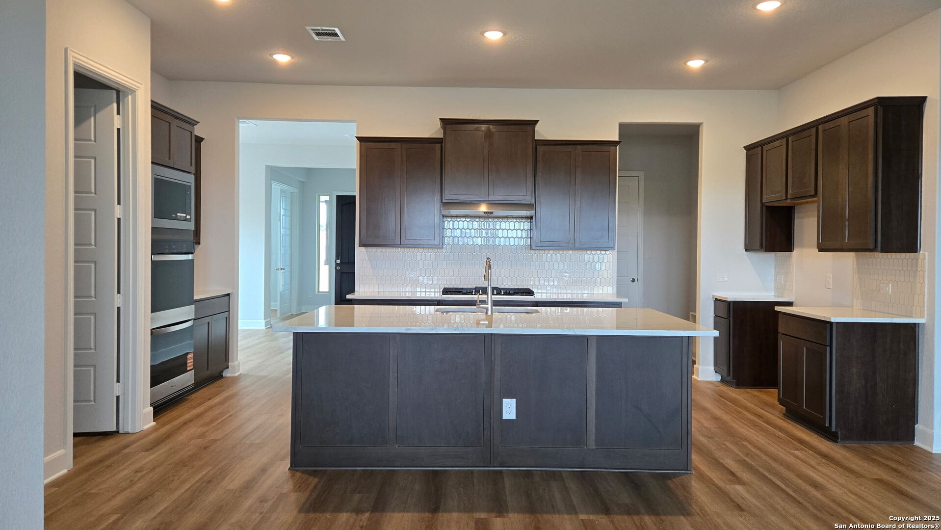 2824 Reeves Lane Schertz, TX 78108 - Photo 3 of 11