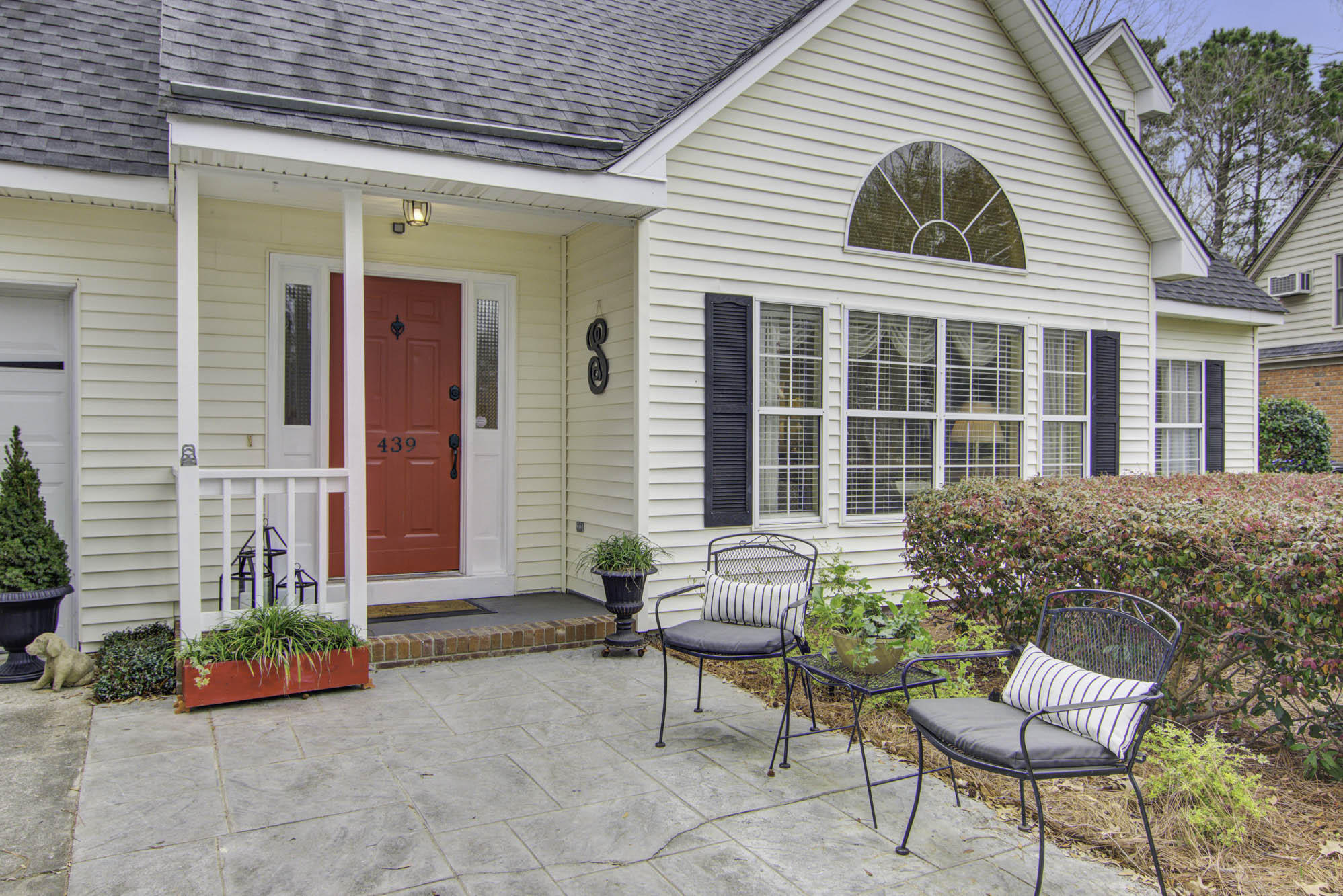 439 Springfield Road Mount Pleasant, SC 29464 - Photo 2 of 32 4