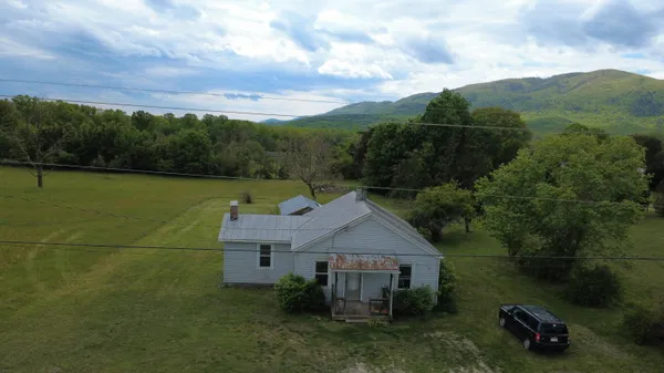 $137,000 | 702 Alleghany Avenue, Clifton Forge, VA 24422
