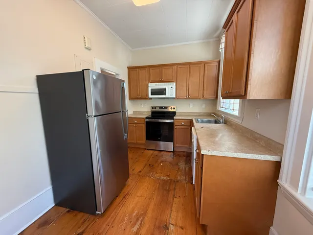 $2,300 | 9 Forest Street, Unit 3, Exeter, NH 03833