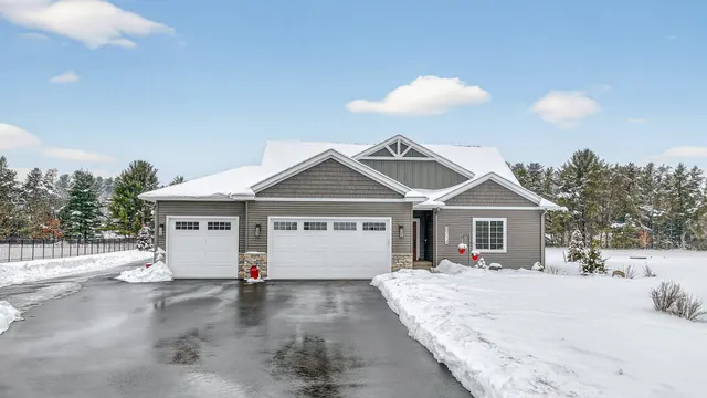$949,900 | S8714 Mertinke Landing, Eleva, WI 54738