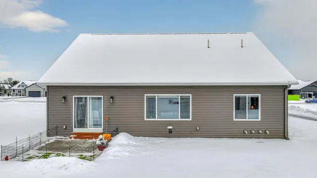 $949,900 | S8714 Mertinke Landing, Eleva, WI 54738