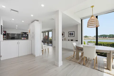$825,000 | 7768 Lakeside Boulevard, Unit 515, Boca Raton, FL 33434