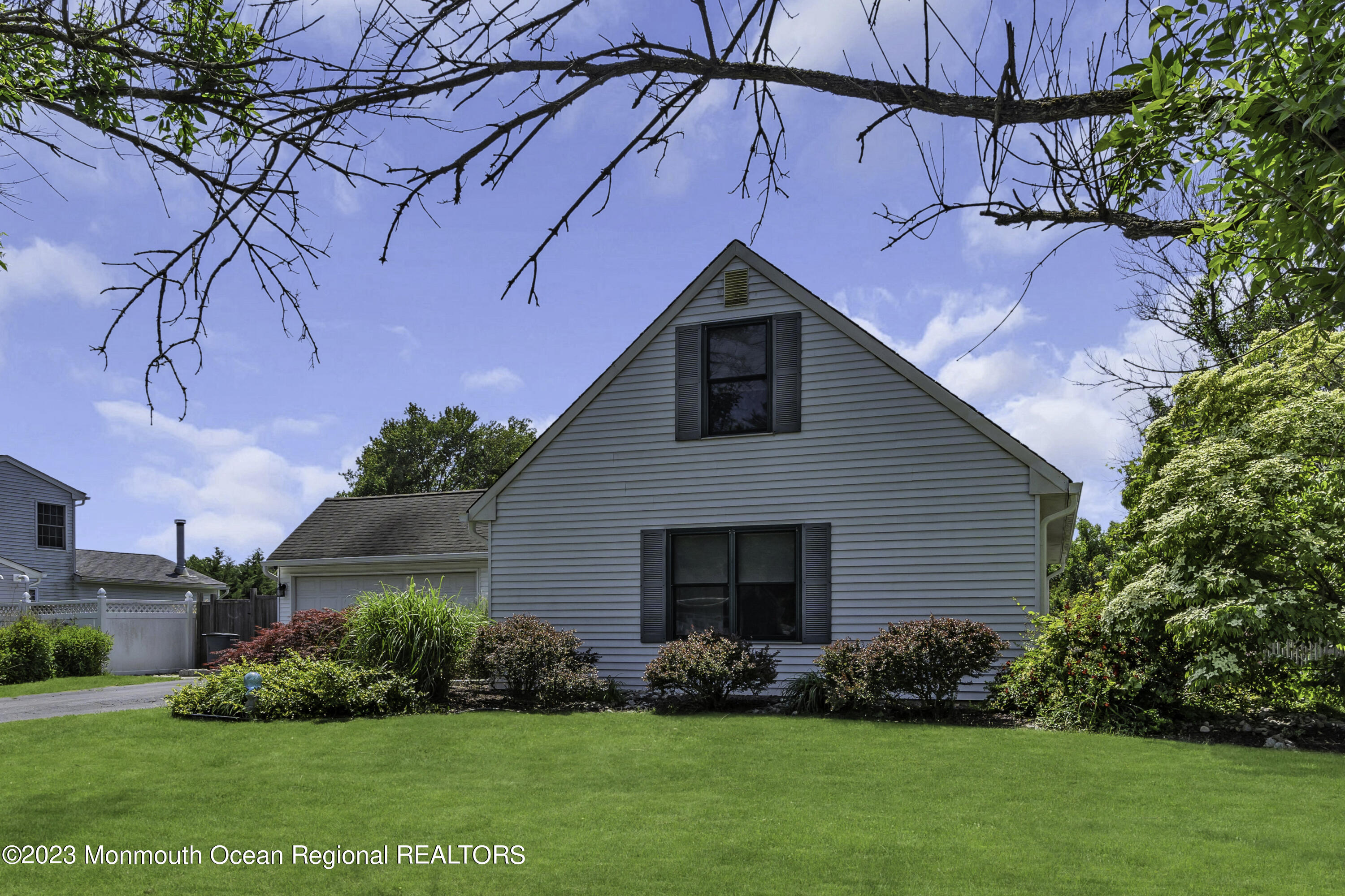 23 Appletree Road Howell, NJ 07731 - Photo 2 of 49 002_dsc03720-1_copy